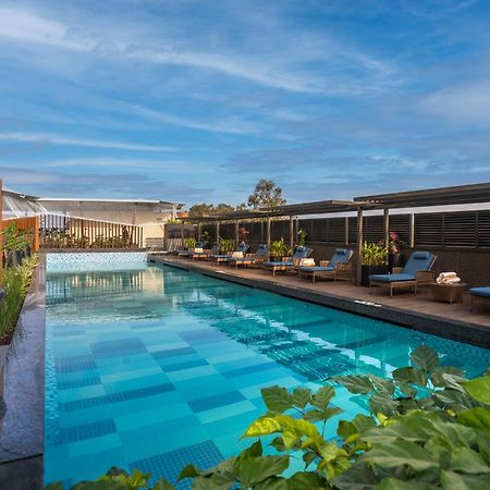 班加罗尔mg路凯悦中心酒店 外观 照片 The rooftop pool at the hotel