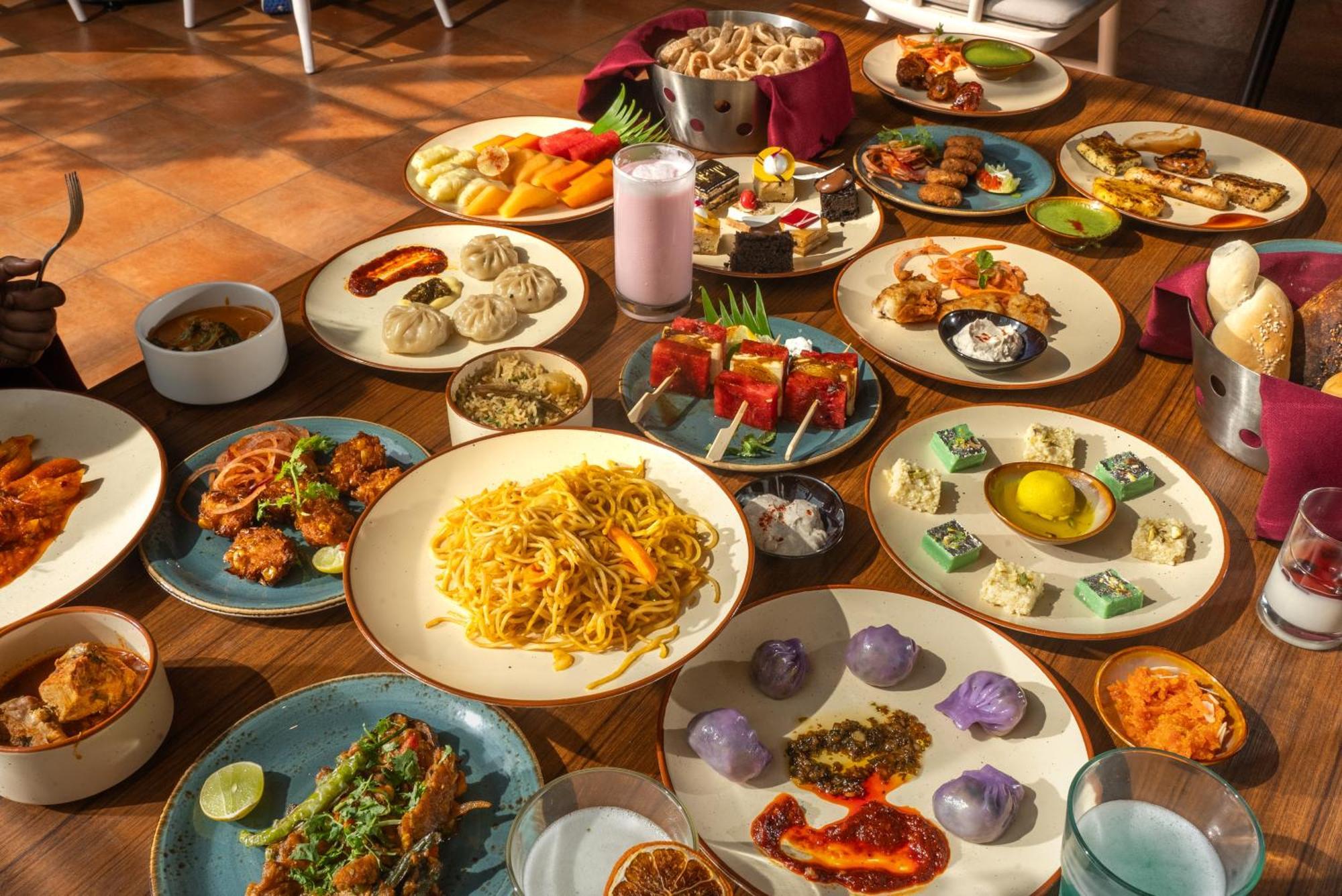 班加罗尔mg路凯悦中心酒店 外观 照片 A selection of Indian cuisine